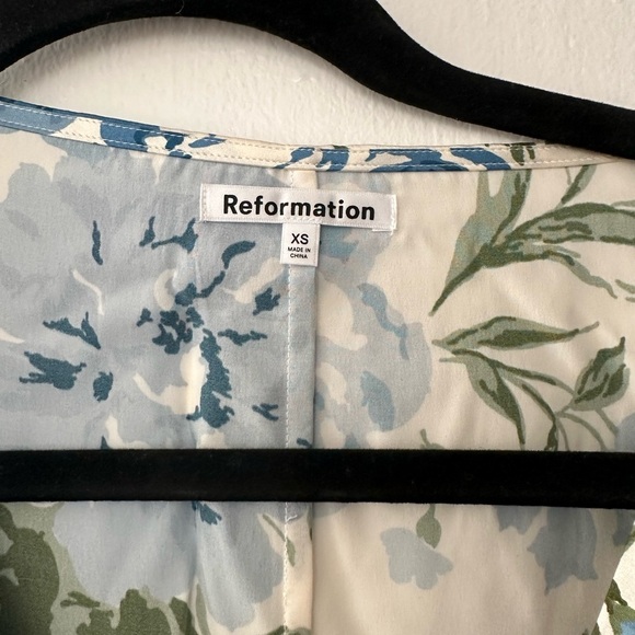 Reformation cadence in Lucca silk floral v neck button blouse top XS - Picture 3 of 14